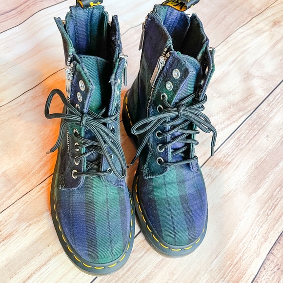 ⚡️DOC MARTENS PLAID ZIPPER BOOTS - Picture 2 of 7